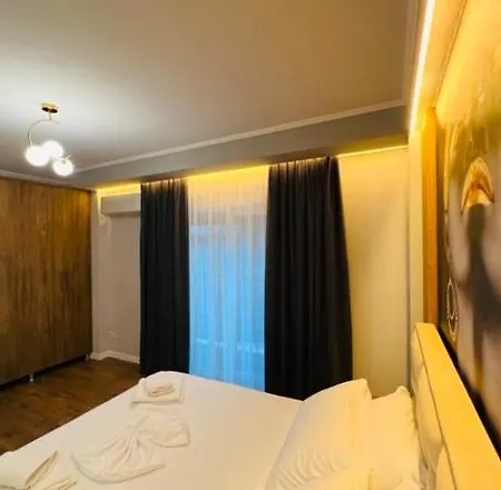 Luxury Apartment *